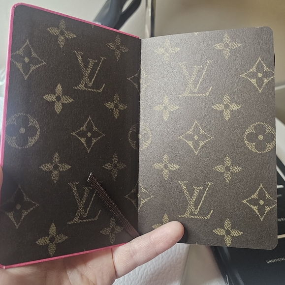 Louis Vuitton Pink Monogram Small Notebook! - Picture 9 of 11